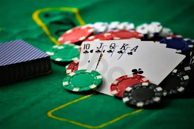 Captain Spins casino poker